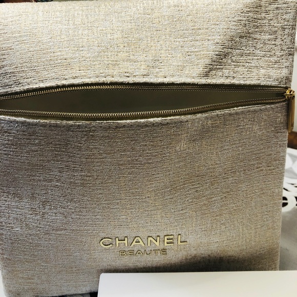 Chanel Cosmetic Bag ! - Picture 6 of 8